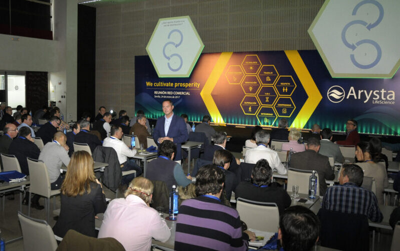 Ponencia topminds con distribuidores Arysta
